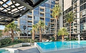 Modern 2Br, Swimming Pool, Gym & Parking